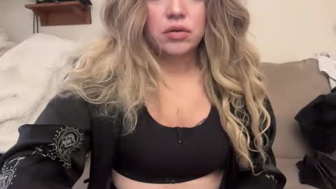 Snapshot of lemonkuilt chatting on November 4, 9:47 pm Jennifer online show from November 4, 9:47 pm