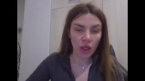 lena6122000 online show from April 5, 9:45 pm