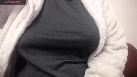 Snapshot of lenagolden chatting on February 24, 5:16 am lenagolden online show from February 24, 5:16 am