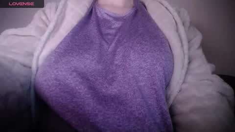 Snapshot of lenagolden chatting on February 26, 5:50 am lenagolden online show from February 26, 5:50 am