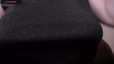 Snapshot of lenagolden chatting on March 17, 9:01 am lenagolden online show from March 17, 9:01 am