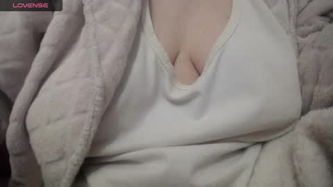 Snapshot of lenagolden chatting on March 28, 3:50 am lenagolden online show from March 28, 3:50 am