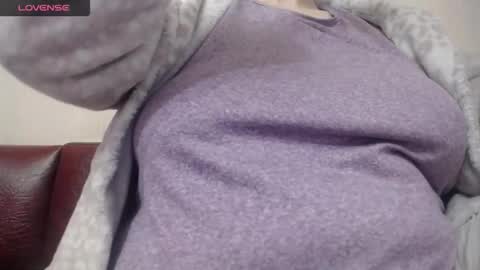 Snapshot of lenagolden chatting on March 28, 5:23 pm lenagolden online show from March 28, 5:23 pm