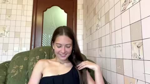 Hellomy name is Natalyits my first day here nice to meet you Give me 50 thumbs ups online show from June 10, 3:22 pm