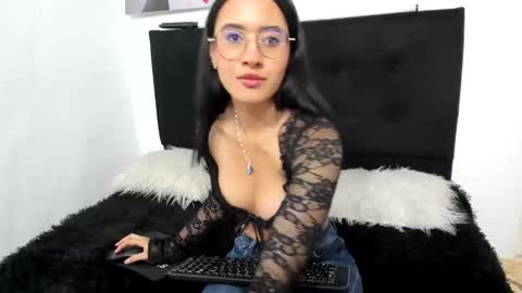 lennox_amy online show from April 23, 1:35 pm