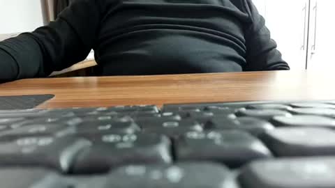 Snapshot of leo1982xxx chatting on December 21, 1:32 pm leo1982xxx online show from December 21, 1:32 pm
