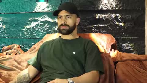 Snapshot of leo_diaz01 chatting on October 4, 3:04 am Leo Diaz online show from October 4, 3:04 am