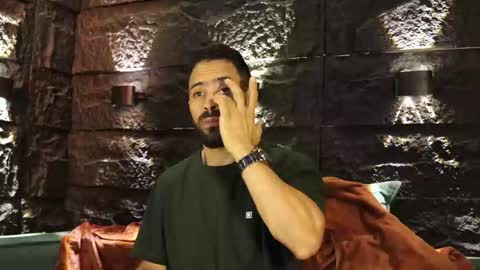 Snapshot of leo_diaz01 chatting on October 18, 12:24 am Leo Diaz online show from October 18, 12:24 am