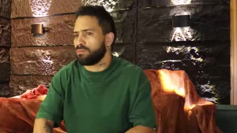 Snapshot of leo_diaz01 chatting on October 19, 12:33 am Leo Diaz online show from October 19, 12:33 am