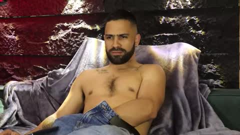 Snapshot of leo_diaz01 chatting on October 27, 2:37 am Leo Diaz online show from October 27, 2:37 am