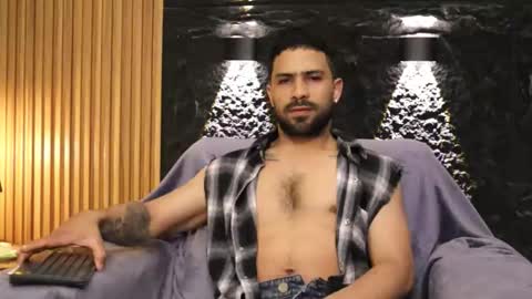 Leo  Diaz online show from February 11, 1:54 am