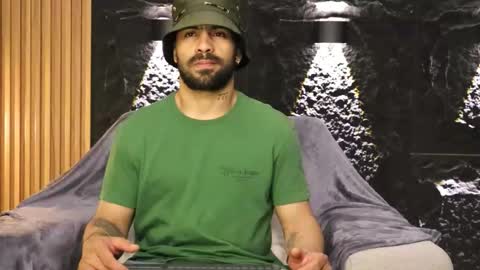 Snapshot of leo_diaz01 chatting on February 15, 10:39 pm Leo Diaz online show from February 15, 10:39 pm