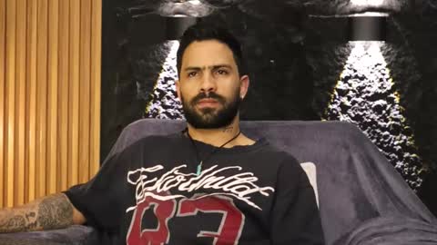 Snapshot of leo_diaz01 chatting on February 21, 12:55 am Leo Diaz online show from February 21, 12:55 am