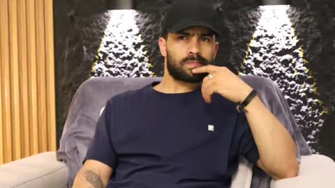 Snapshot of leo_diaz01 chatting on February 23, 2:42 am Leo Diaz online show from February 23, 2:42 am