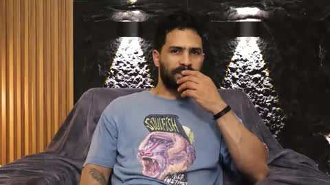 Snapshot of leo_diaz01 chatting on February 25, 2:21 am Leo Diaz online show from February 25, 2:21 am