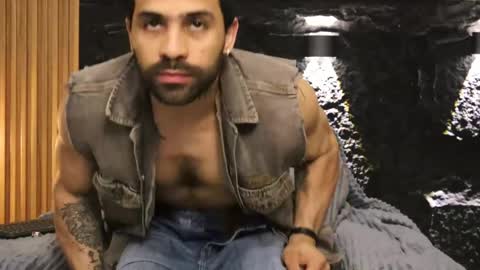 Snapshot of leo_diaz01 chatting on March 30, 12:00 am Leo Diaz online show from March 30, 12:00 am