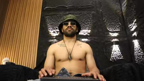 Leo  Diaz online show from April 26, 12:30 am