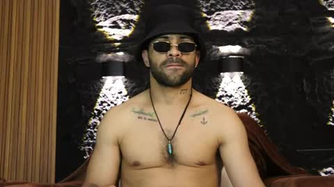 Leo  Diaz online show from May 15, 10:50 pm