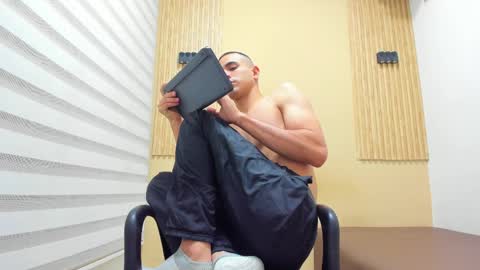 Snapshot of leo_fiocchi chatting on April 6, 8:10 pm Leo online show from April 6, 8:10 pm