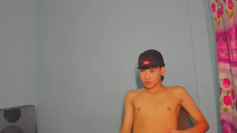 Snapshot of leo_hottiesexyasian chatting on October 4, 2:15 pm Leo online show from October 4, 2:15 pm