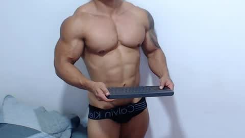 Snapshot of leo_muscleboy chatting on July 3, 12:28 am Leo online show from July 3, 12:28 am