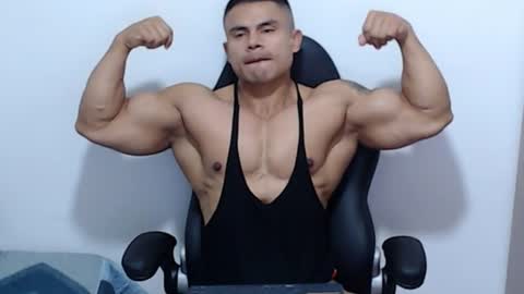Snapshot of leo_muscleboy chatting on July 4, 1:50 pm Leo online show from July 4, 1:50 pm