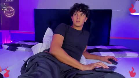 Snapshot of leo_savage_ chatting on September 19, 4:14 am Leo online show from September 19, 4:14 am