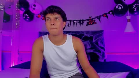 Snapshot of leo_savage_ chatting on October 14, 4:13 am Leo online show from October 14, 4:13 am