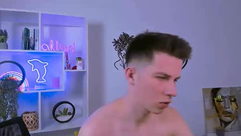 Snapshot of leo_valor chatting on February 18, 7:43 pm leo_valor online show from February 18, 7:43 pm