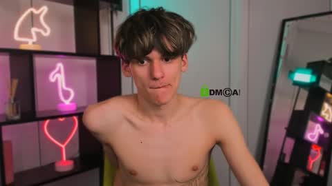 Snapshot of leo_valor chatting on March 15, 7:42 pm leo_valor online show from March 15, 7:42 pm