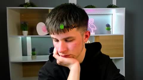 Snapshot of leo_valor chatting on March 30, 6:42 pm leo_valor online show from March 30, 6:42 pm