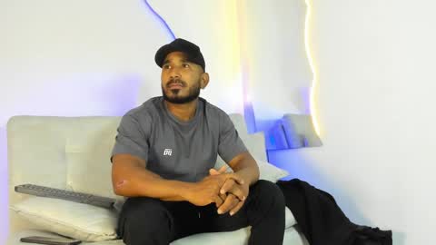 Snapshot of leocarter_ chatting on June 3, 10:18 am leo online show from June 3, 10:18 am