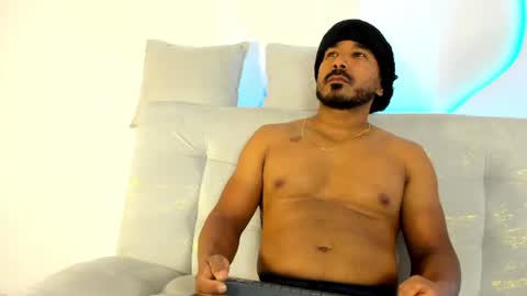 Snapshot of leocarter_ chatting on July 9, 1:37 pm leo online show from July 9, 1:37 pm