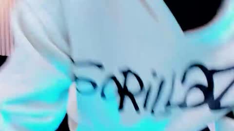 leohard_ online show from January 16, 11:47 am