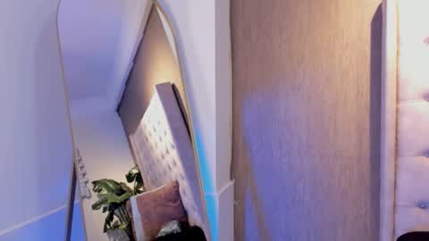 leohard_ online show from March 15, 11:11 pm