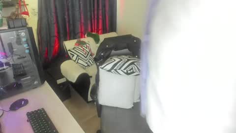 Leon online show from December 28, 6:40 pm