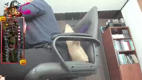 Leon online show from October 4, 6:06 pm