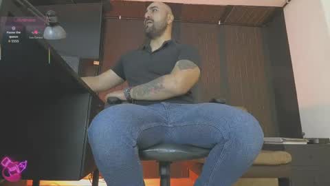 Snapshot of leon_1717 chatting on May 3, 4:35 pm Leon online show from May 3, 4:35 pm