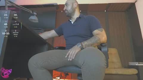 Snapshot of leon_1717 chatting on May 12, 4:53 am Leon online show from May 12, 4:53 am