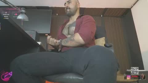 Snapshot of leon_1717 chatting on May 15, 6:04 pm Leon online show from May 15, 6:04 pm