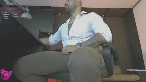 Snapshot of leon_1717 chatting on May 16, 6:50 pm Leon online show from May 16, 6:50 pm