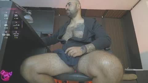 Snapshot of leon_1717 chatting on May 17, 3:19 pm Leon online show from May 17, 3:19 pm