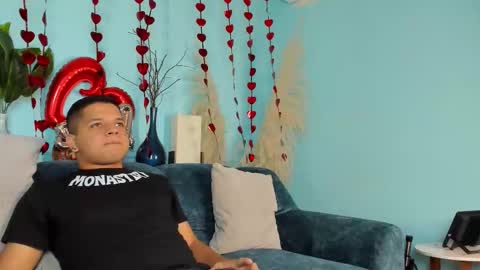 leon_thomas_ online show from February 9, 8:24 pm