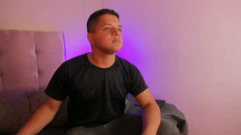 leon_thomas_ online show from February 10, 8:35 pm