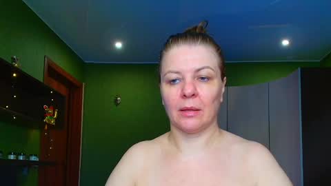 Leona tracie online show from May 14, 3:35 am