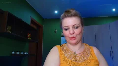 Snapshot of leona_tracie chatting on May 31, 12:45 pm Leona tracie online show from May 31, 12:45 pm