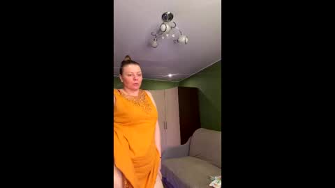 Snapshot of leona_tracie chatting on June 7, 7:34 am Leona tracie online show from June 7, 7:34 am