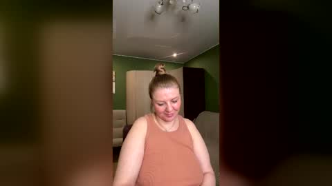 Snapshot of leona_tracie chatting on June 15, 2:47 am Leona tracie online show from June 15, 2:47 am