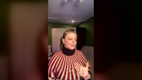Snapshot of leona_tracie chatting on June 18, 3:51 am Leona tracie online show from June 18, 3:51 am