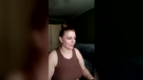 Snapshot of leona_tracie chatting on June 23, 8:23 am Leona tracie online show from June 23, 8:23 am